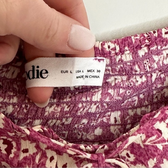 Elodie Pink Floral Smocked Crop Top Large - Picture 3 of 3